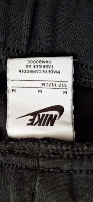 Продавам Nike tech black.Old edition