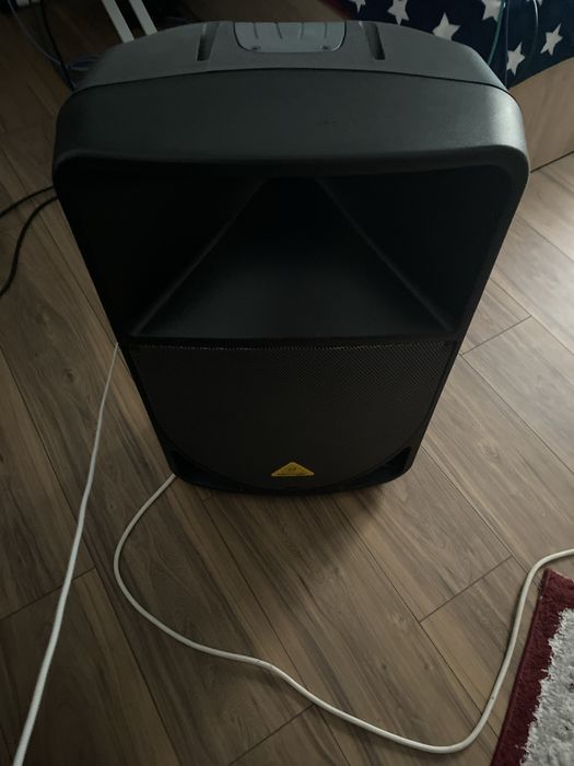 Vand boxa beringher pret 1600 lei pentru mai multe detlai in pv