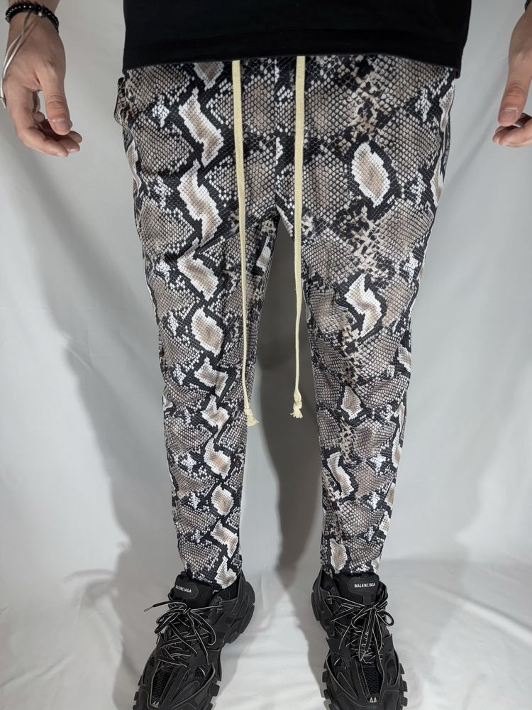 Pantaloni custom cu tur pe toate marimile