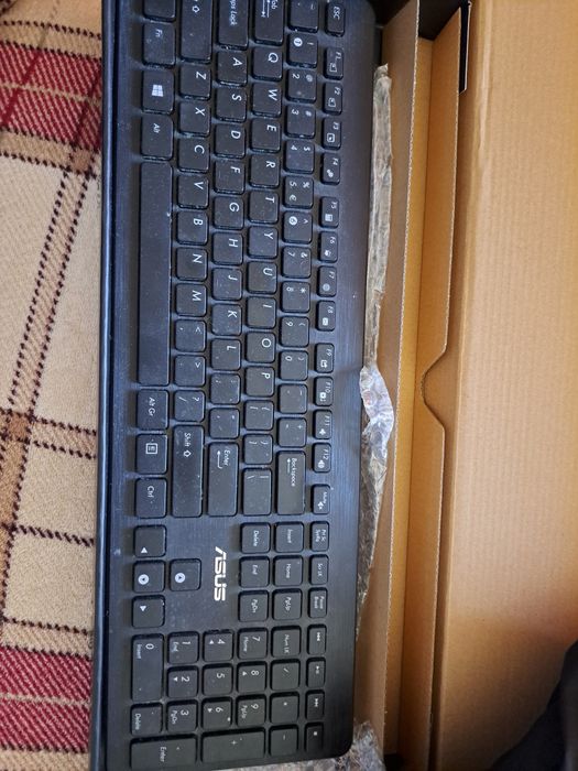 Tastatura Asus de vinzare în stare f buna
