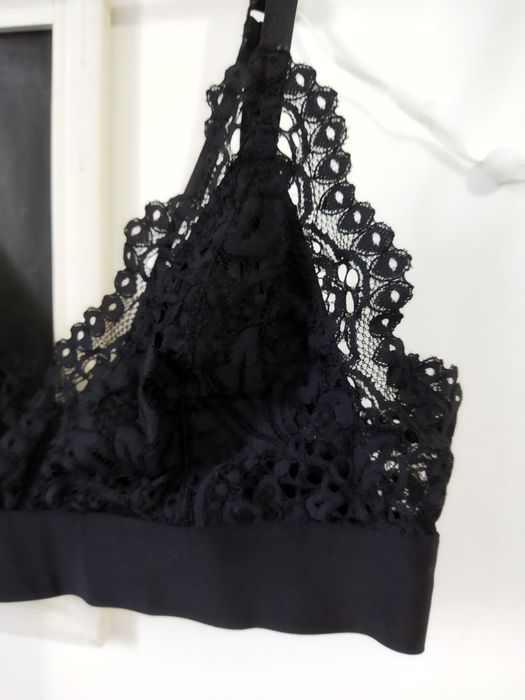 Bustiera sutien din dantela neagra mărimea S reglabil