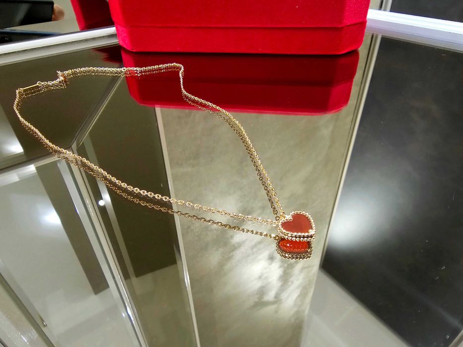 Van Cleef & Arpels VCA Rose Gold Sweet Alhambra Red Heart Дамско Колие