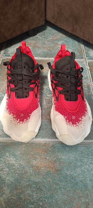 Оригинални баскетболни маратонки на Adidas