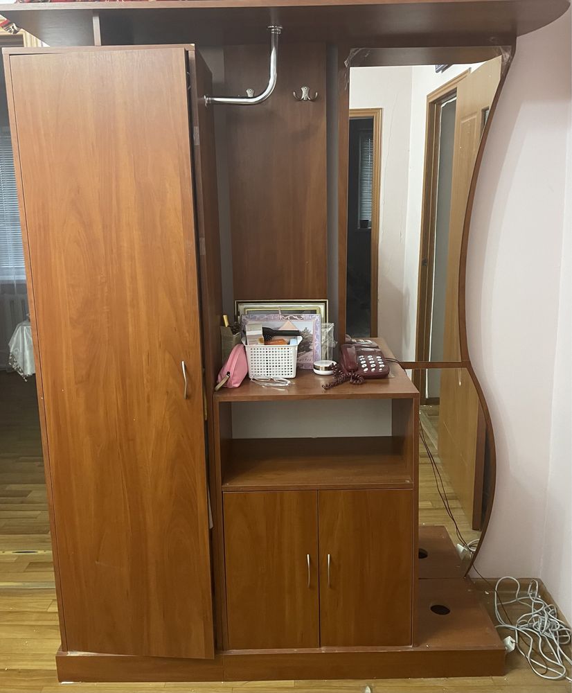 Прихожая сервант