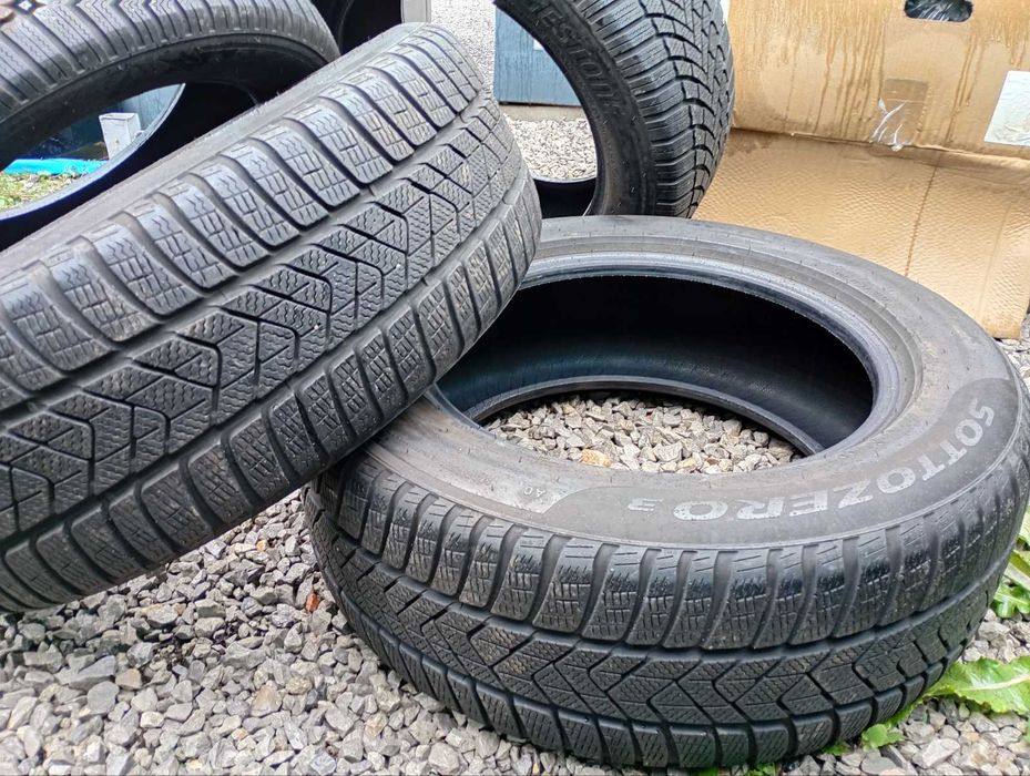 Зимни гуми 2 броя Pirelli и 2 броя  Bridgestone 225/60 R17 . 300лв.