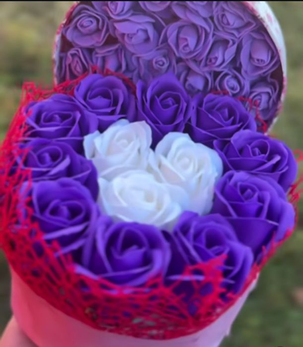 Aranjament floral din trandafiri de săpun