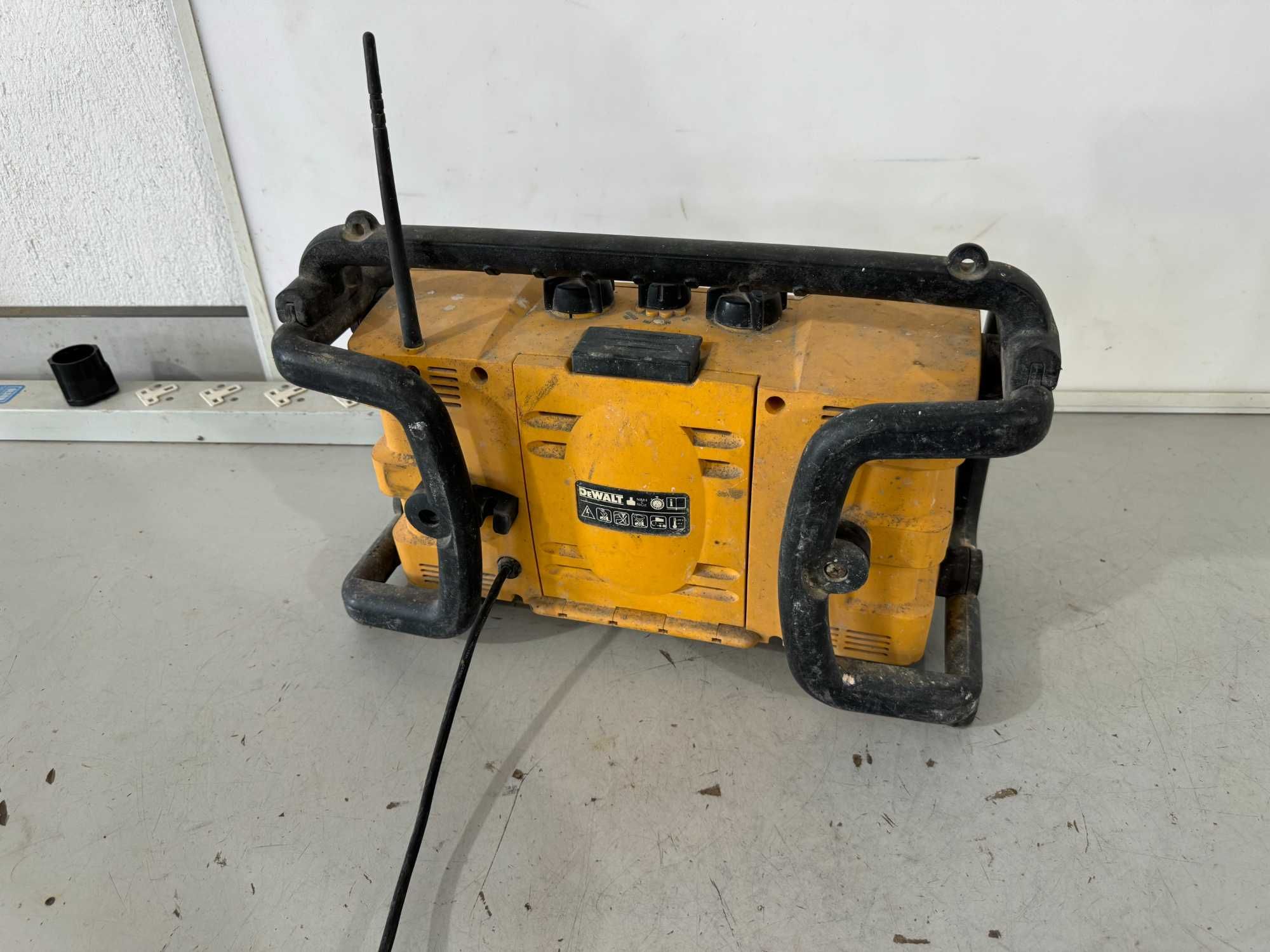 Радио - Dewalt DW911
