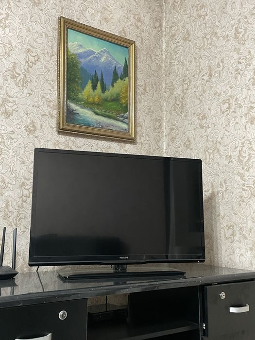 телевизор Philips (32 дюйма)