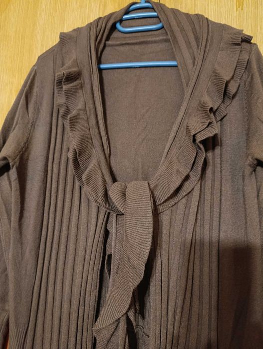 Раздвижена шоколадова жилетка- наметка