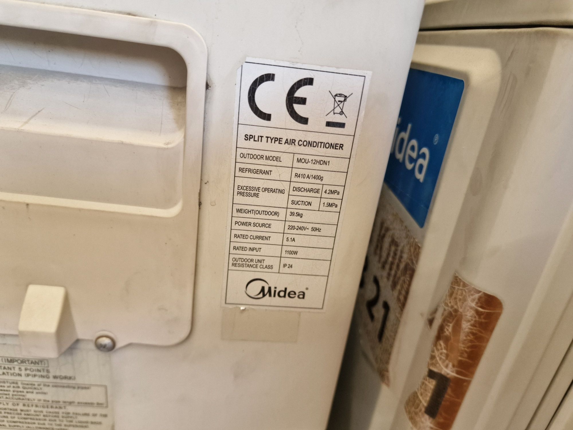 Подов инверторен климатик Midea 12000BTU MFA-12HRDN1