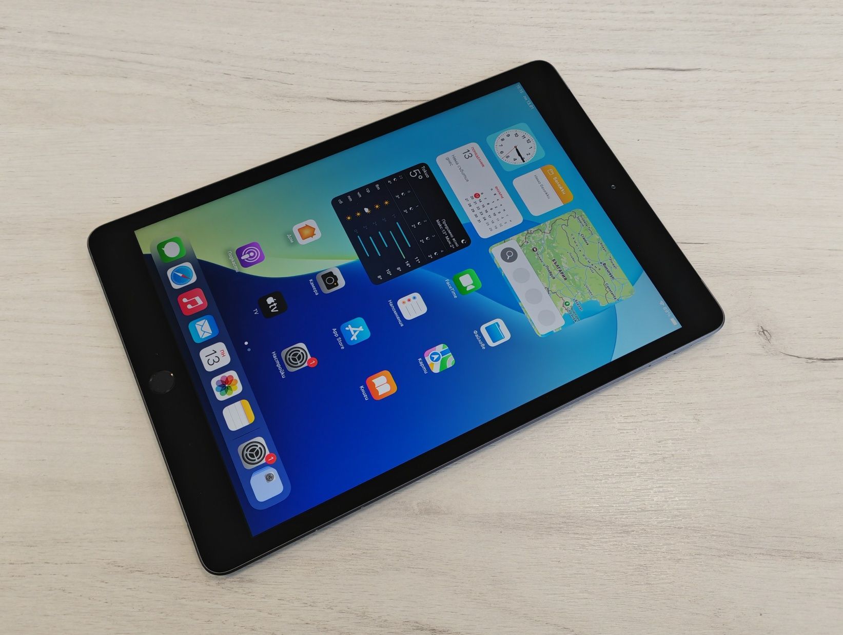 Отличен iPad 8 128 GB WiFi+Cellular