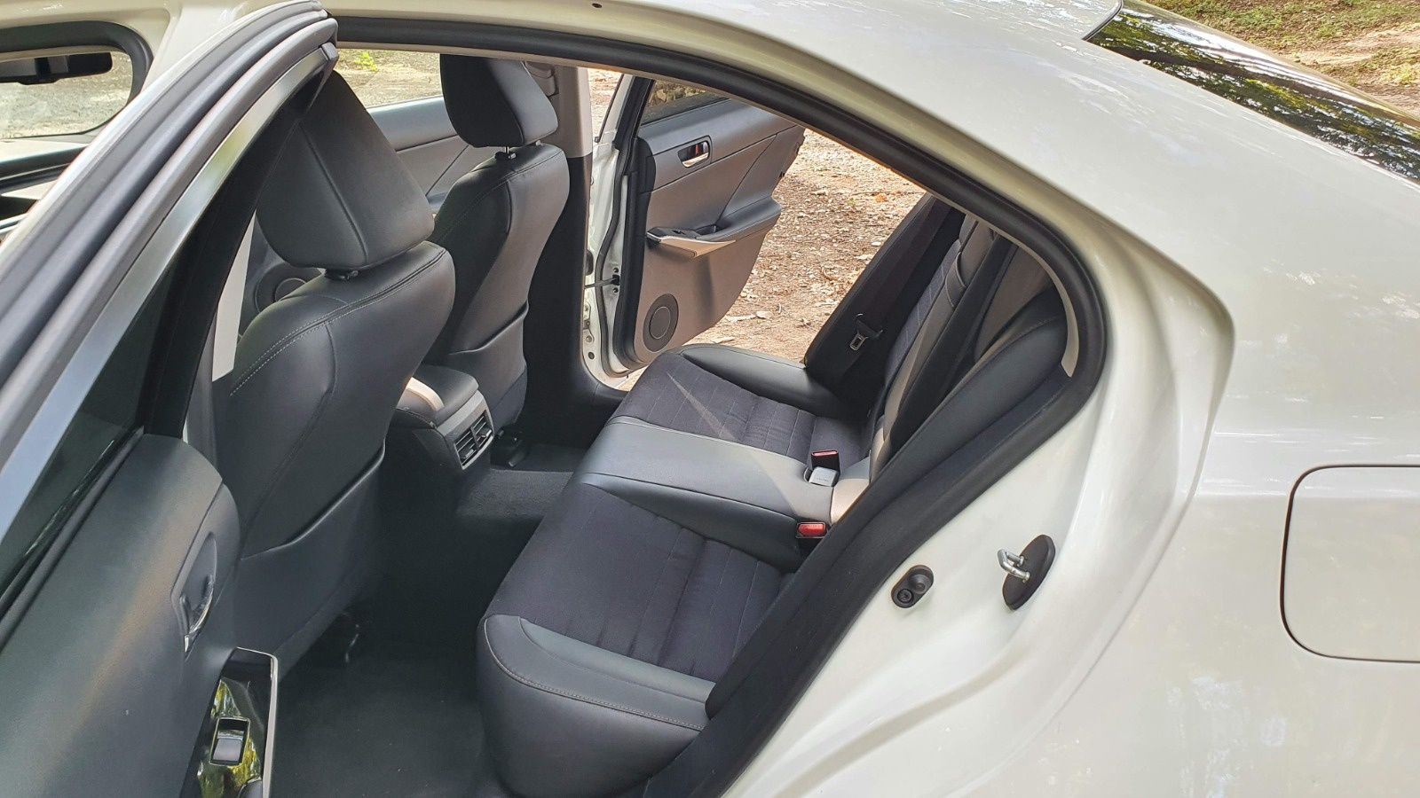 Lexus IS 300h, hybrid