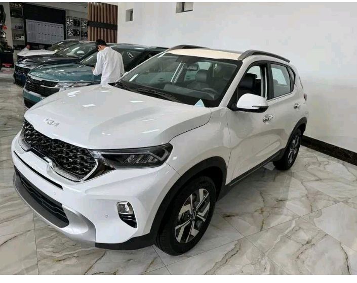 Kia Sonet 1-pozitsiya 2025