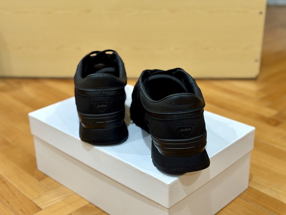 Маратонки Guess Tresa