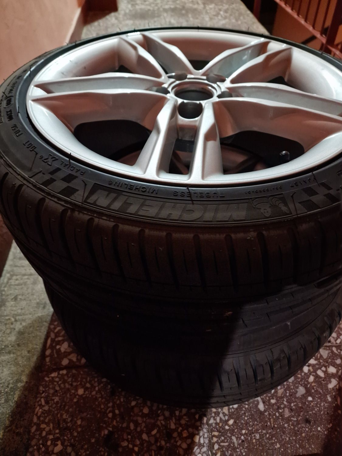 Roata " jante si cauciuc" 16"205 45 cauciucuri Michelin pilot sport va