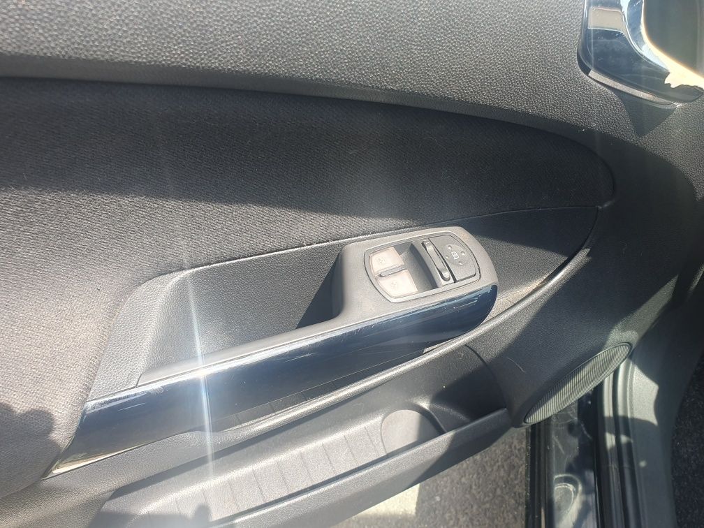 Dezmembrez Opel corsa 1.7 diesel