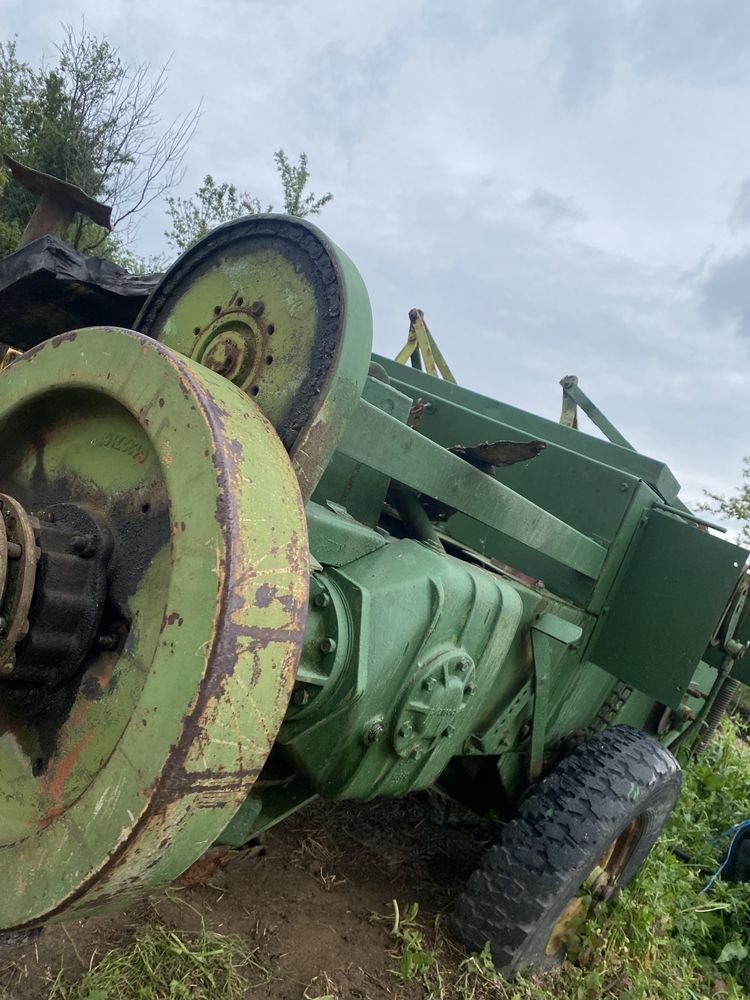 Продавам балопреса John Deere