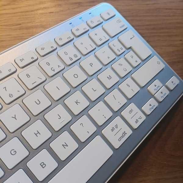 НОВА! Безжична Bluetooth клавиатура, тиха, AZERTY, мултимедийни бутони