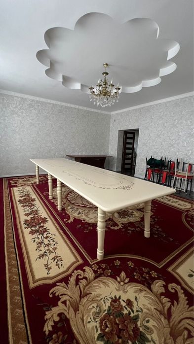 Гостиный стол 4м тап таза усталган кошуге байланысты сатылады.