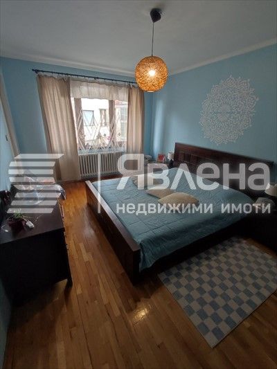 Дава се под наем Тристаен апартамент в София, Лозенец - 135 кв.м за 900 € - Снимка #11