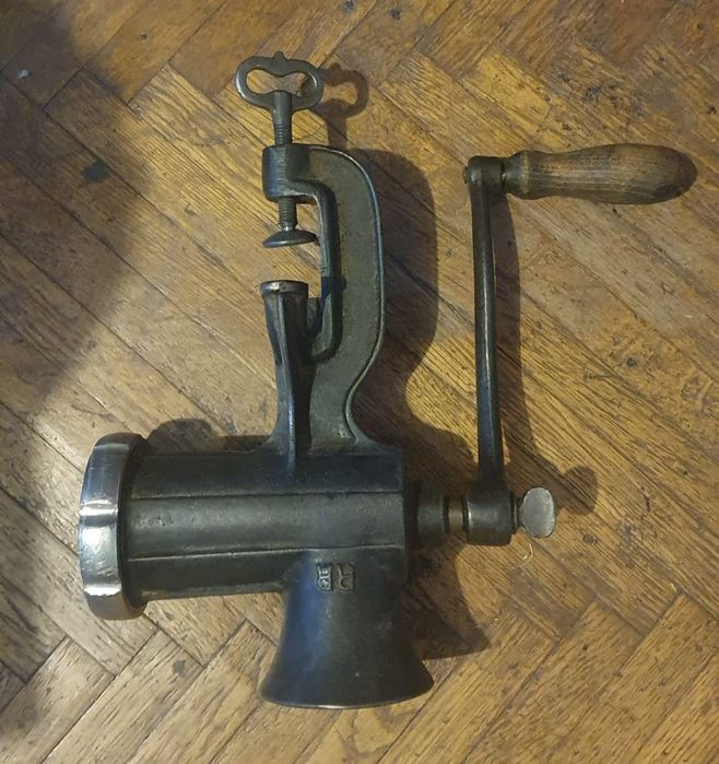 Masini de tocat vechi