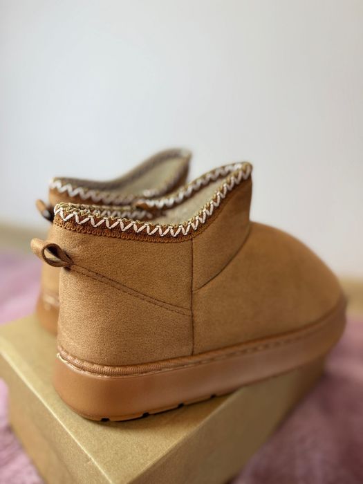 Încălțăminte tip UGG