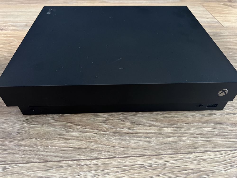 Vand consola XBox One/ Controllere/ Jocuri