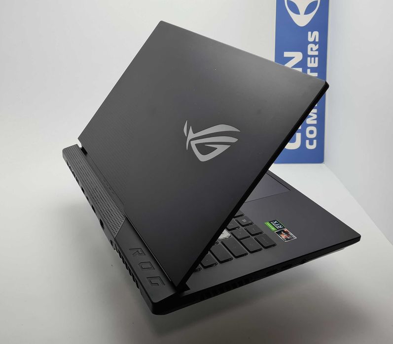 Asus ROG Strix G513QM  Ryzen 9 5900HX/16GB/512SSD/RTX3060/FHD/144Hz