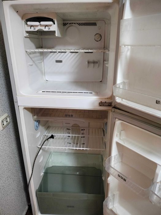 Холодильник Samsung. Б/у. В хорошем состоянии.