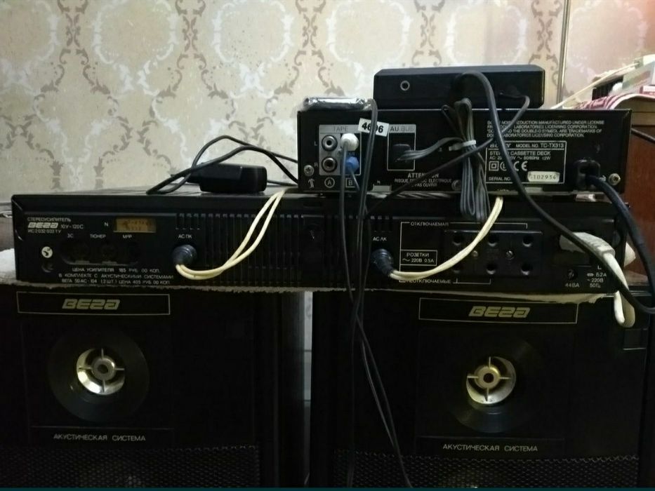 Колонки. Усилитель Вега. Приставка SONY-TX313. МП3. DVD. Наушники.