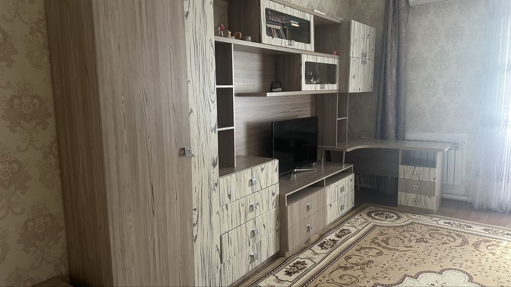 Горка с ученическим столом.Длина 4м., самовывоз