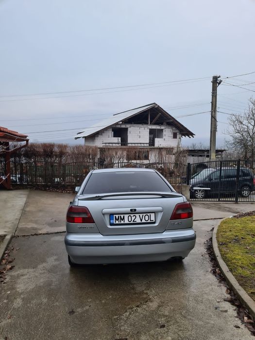 Vând sau dezmembrez Volvo s40