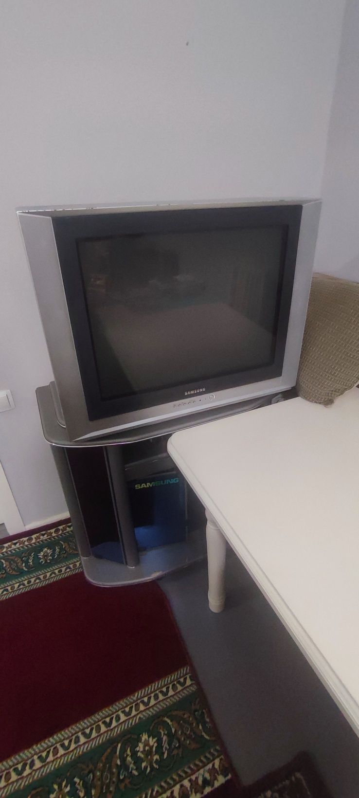 Телевизор Samsung с тумбой и DVD