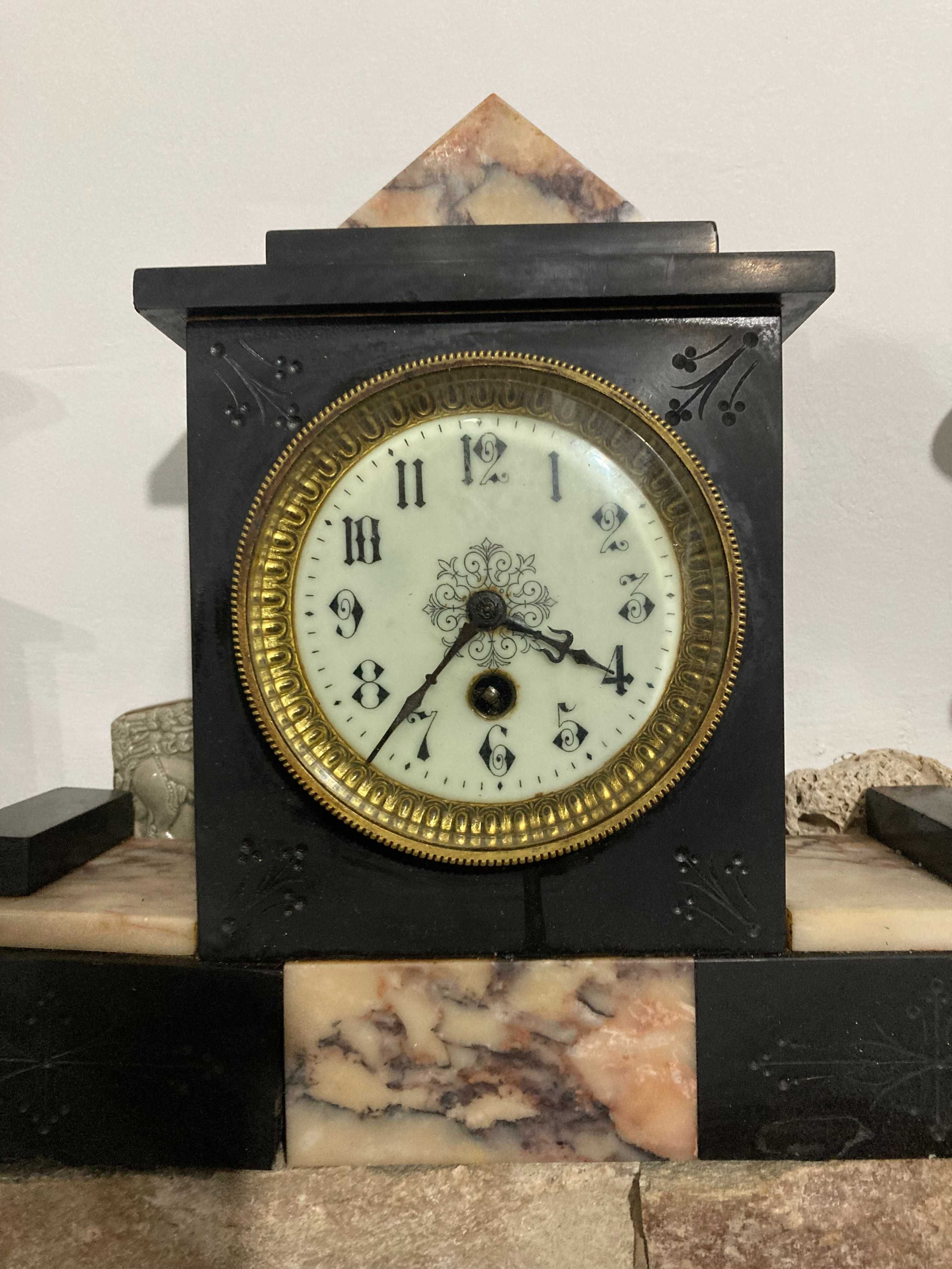 Стар френски каминен часовник
