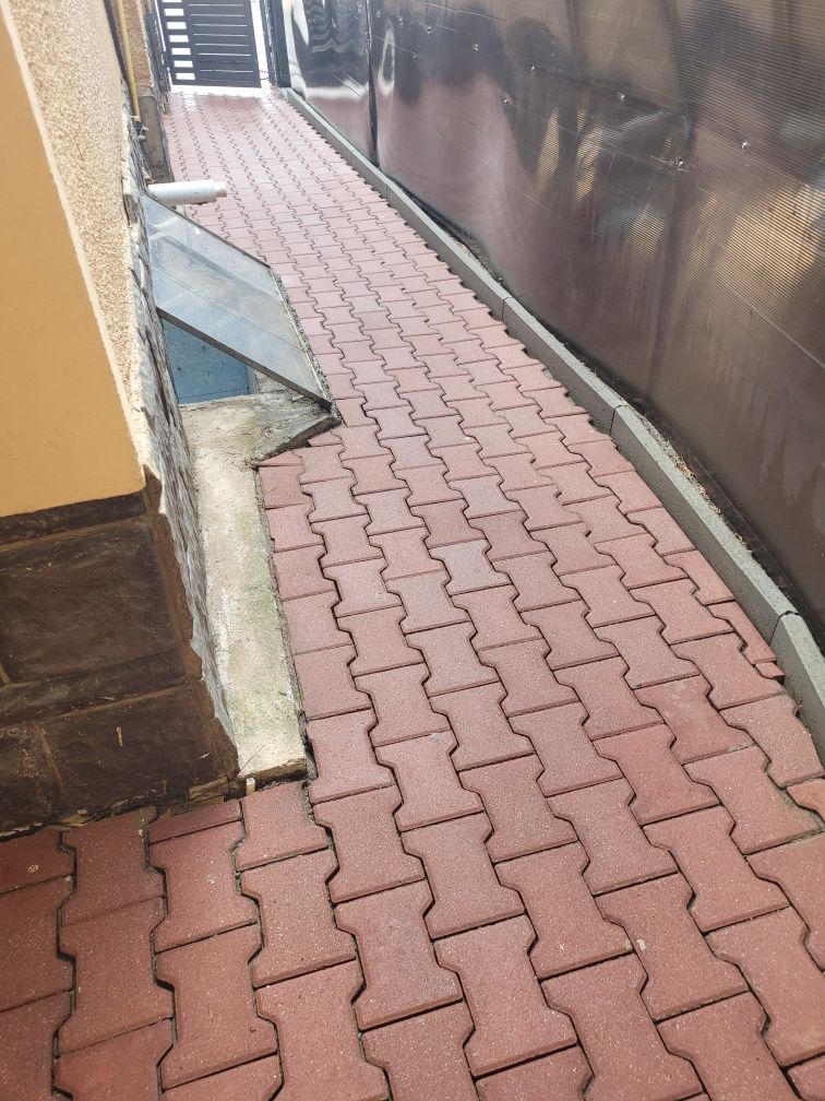 Curatare  pavaj,beton amprentat, terase,geamuri exterioare ,panouri fo
