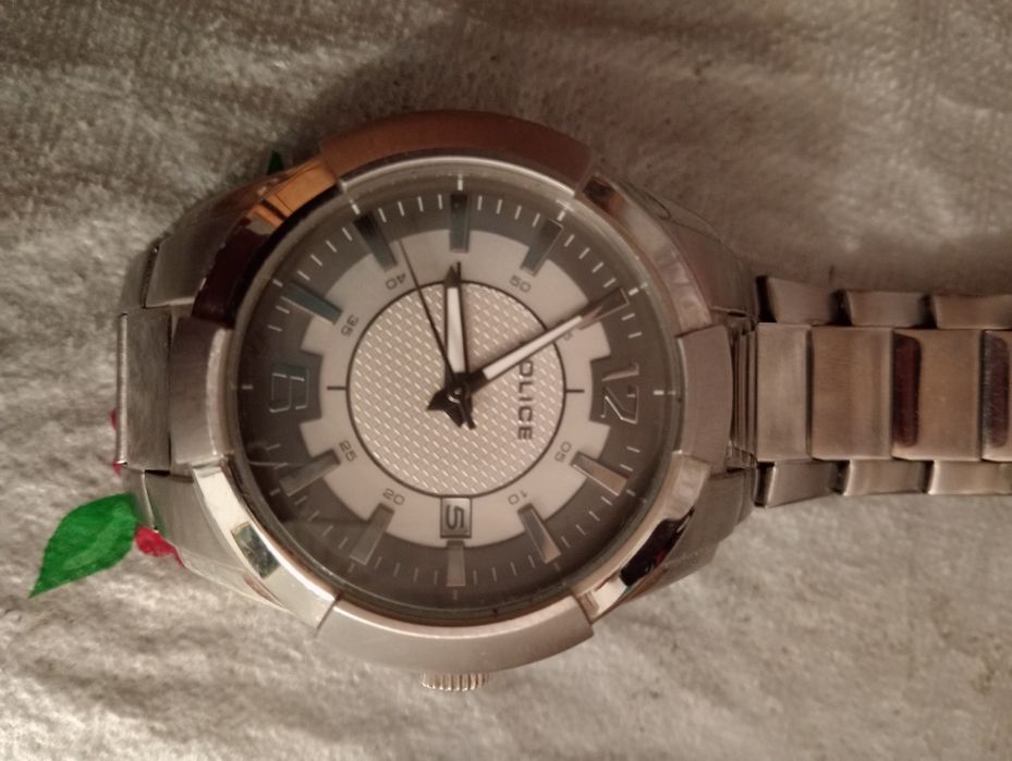 Часы электронные police