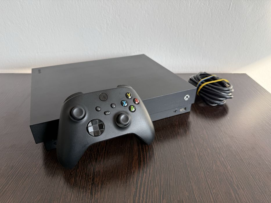 Xbox One X 1TB + Controller + Jocuri