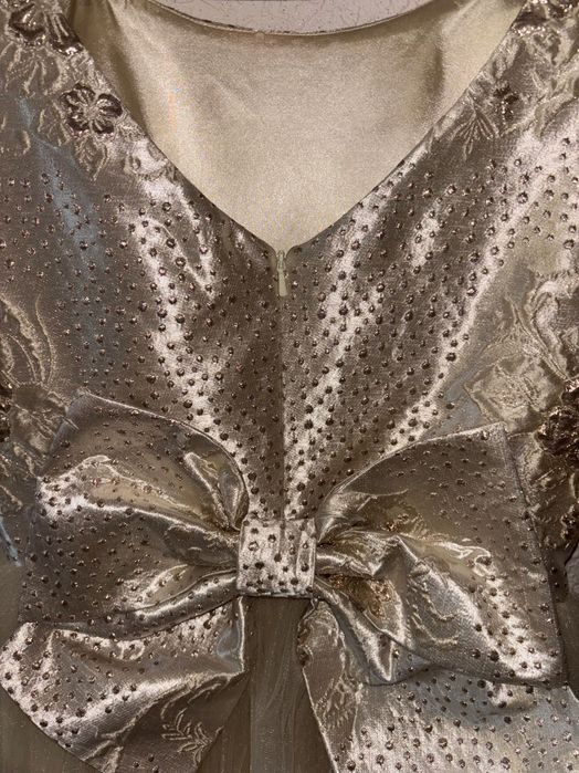 Рокля с панделка