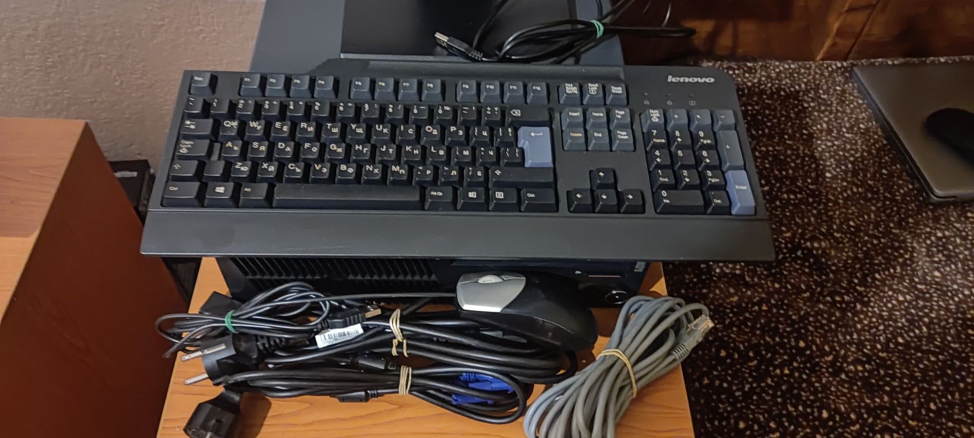 Компютър Lenovo m82 3395ar9 и монитор ThinkVision LT1953 19"