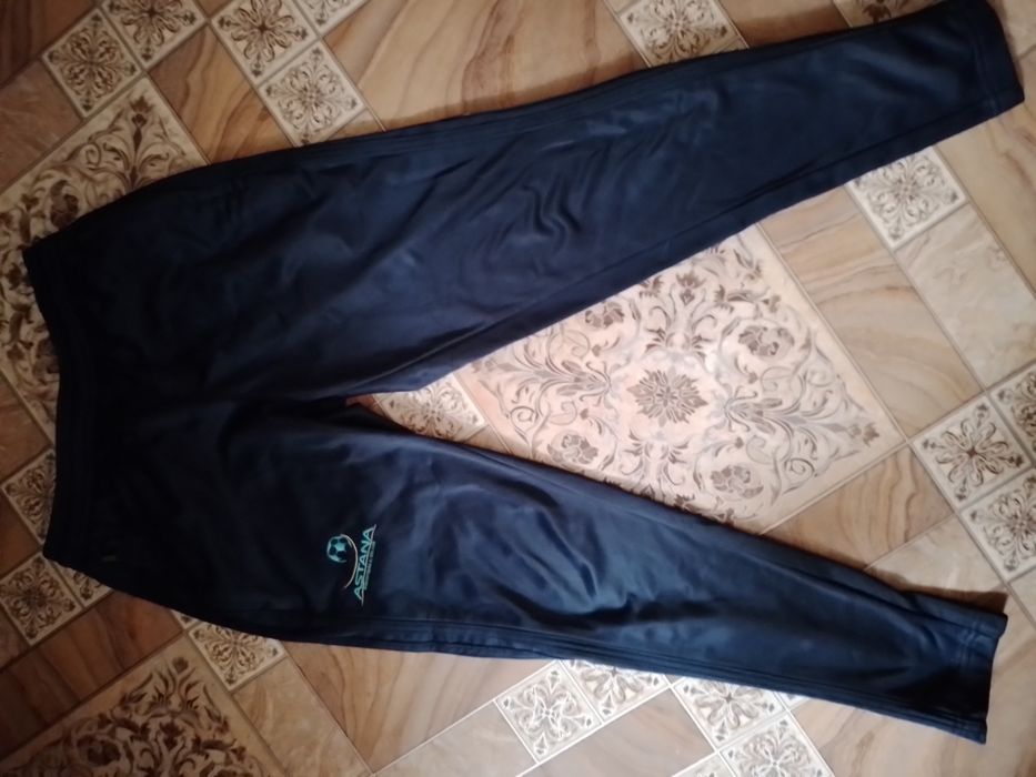 Продам детские тёплые штаны Adidas