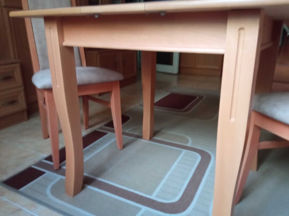 Разтегателна трапезна маса