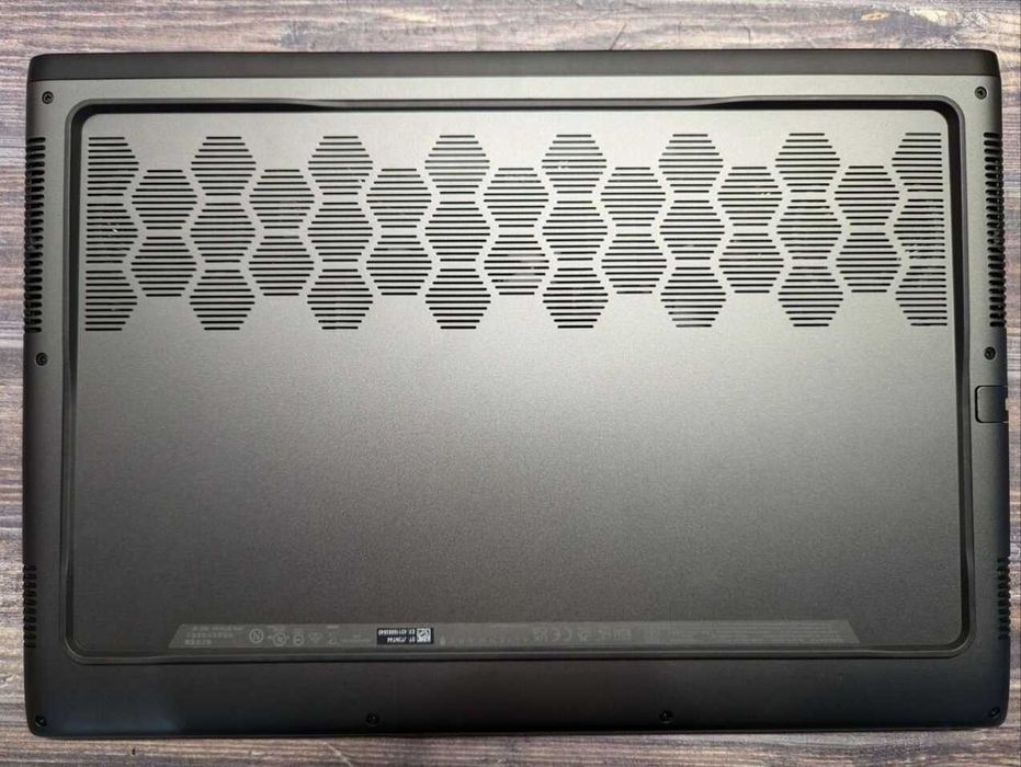 Alienware m16 R2, ultra 9, 4070, 32gb, 1tb