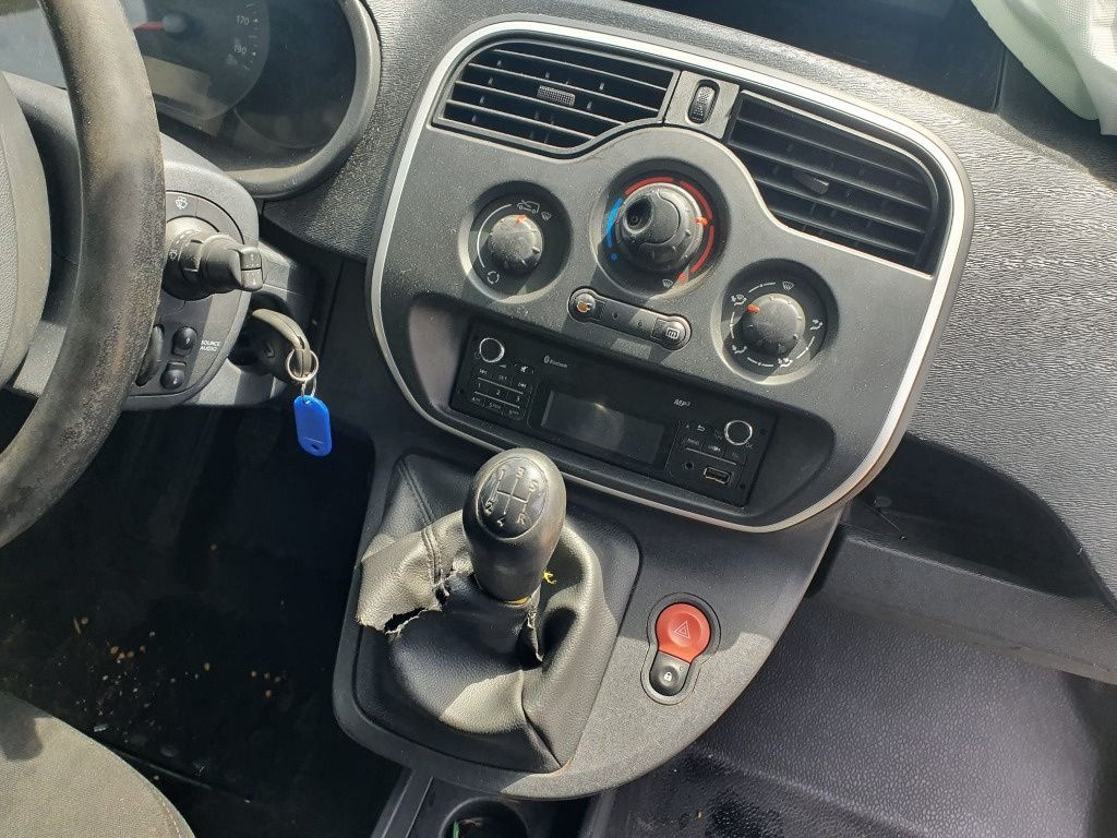Dezmembrez Renault Kangoo 2 motor 1.5dci 90cp k9k 608 dezmembrari cutie de viteze manuala stop oglinda stanga dreapta