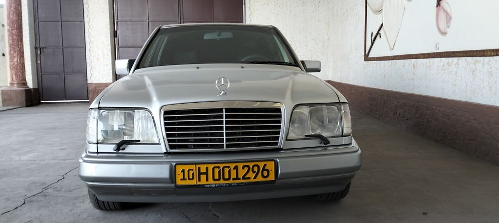 Продаётся автомобиль марки Mercedes-Benz E300 4 Matic