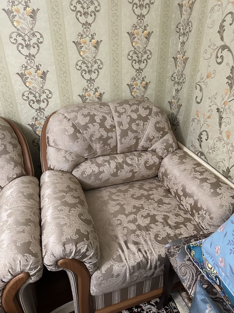 Продам диван с креслом срочно