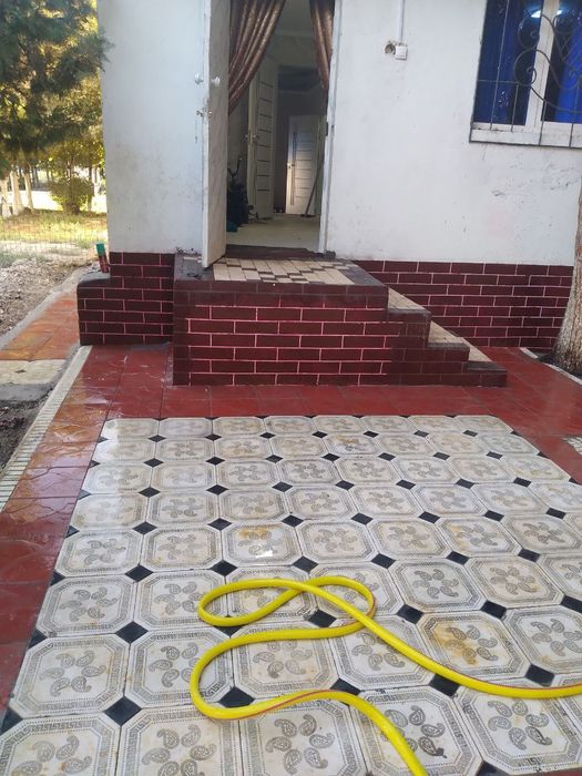 КАРШИ _ ЦЕНТР.Ор:АРОМА кафе, 2/1/5 с огородом,отдельный вход,2хона60м2