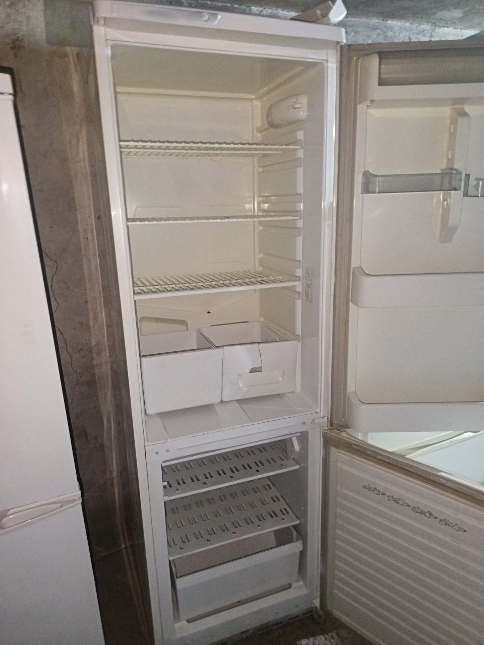 Продам холодильник Стинол