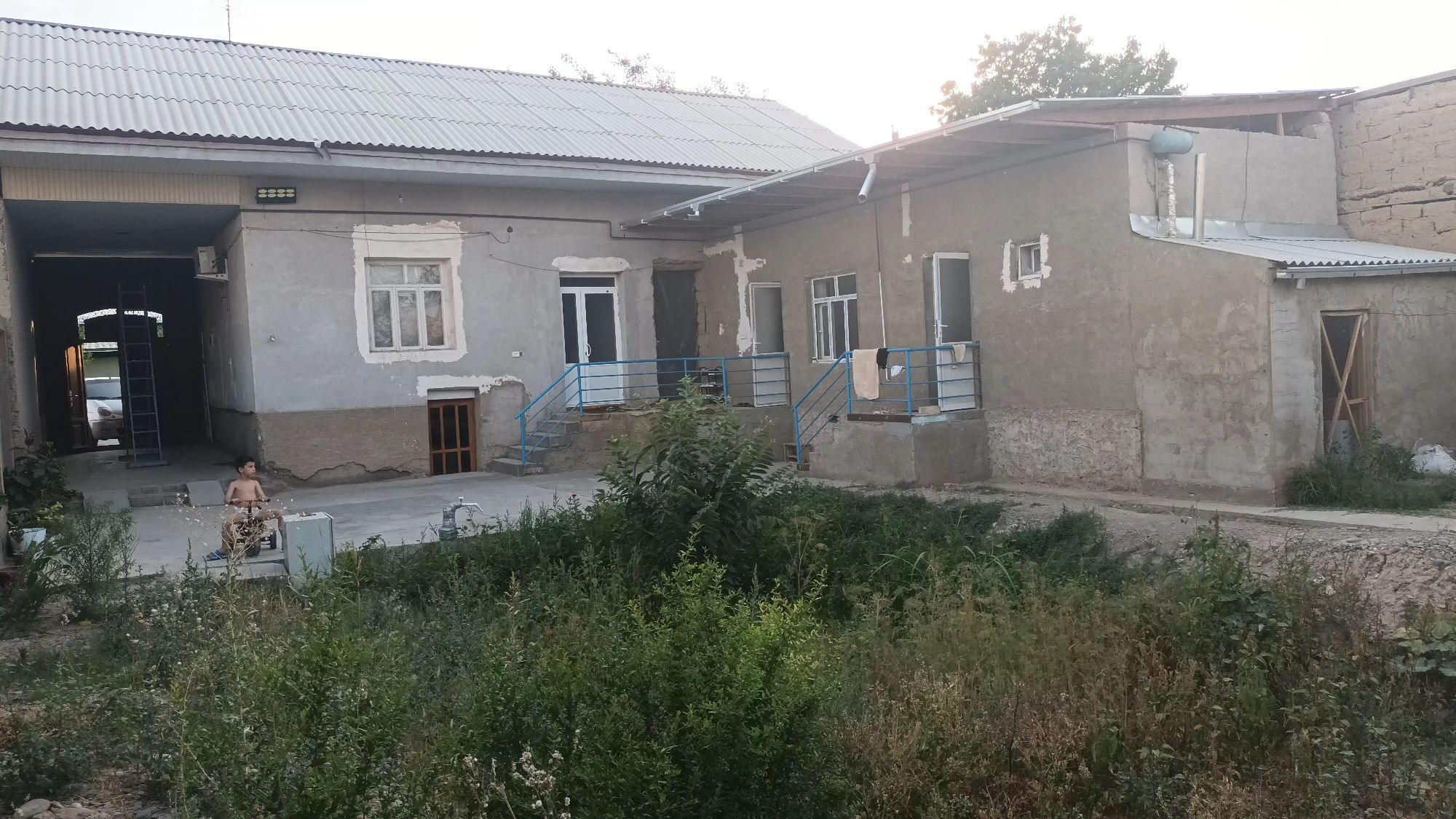 Uchaska, hovli sotiladi