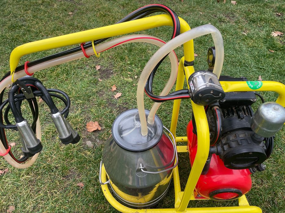 Aparat de muls vaci (mulgătoare) cu un post și bidon