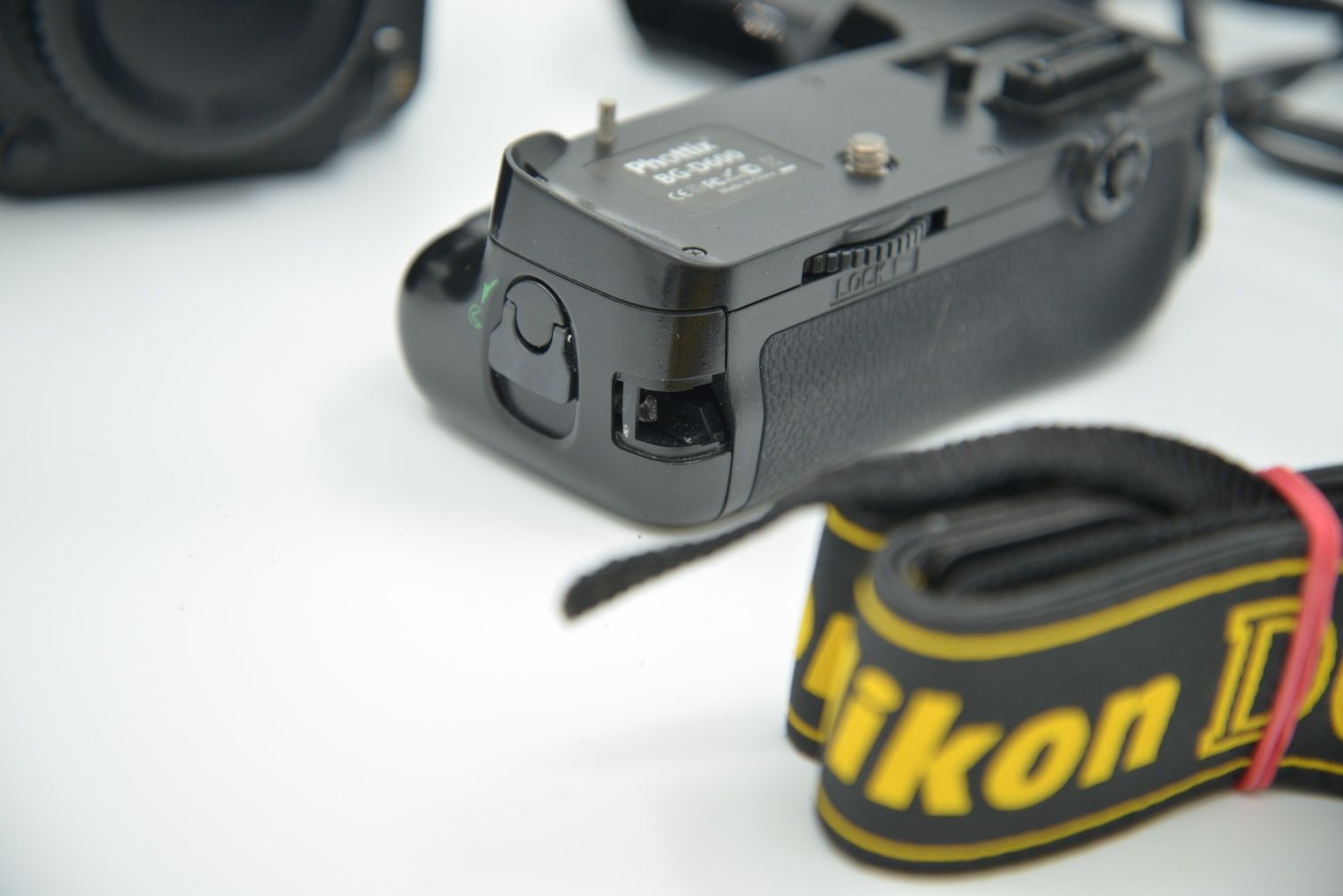 Body Nikon D600 full-frame stare excelenta cu accesorii